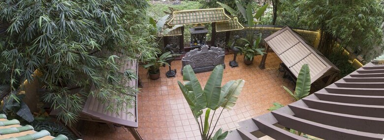 Dragon Hotel