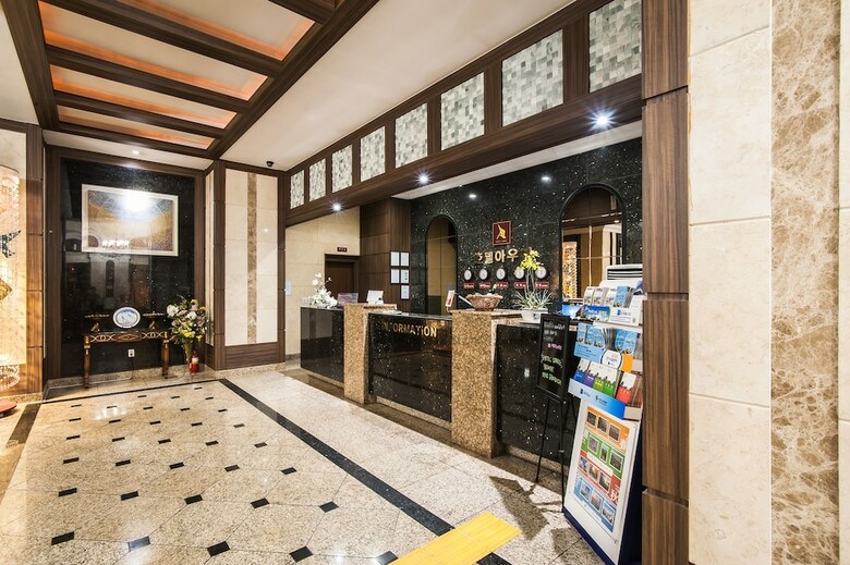 Hotel Aura