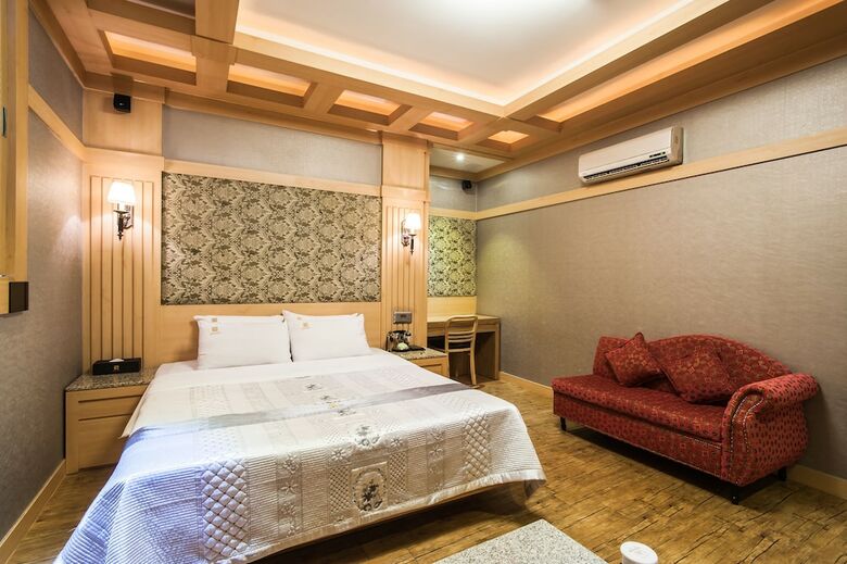 Hotel Aura