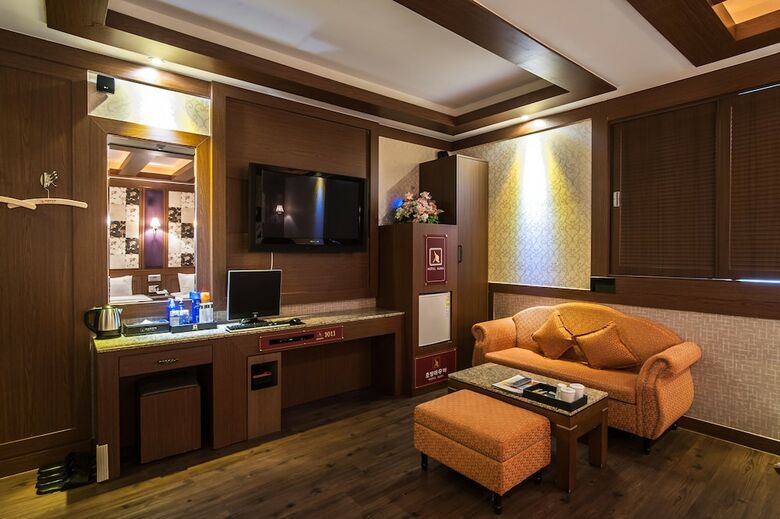 Hotel Aura