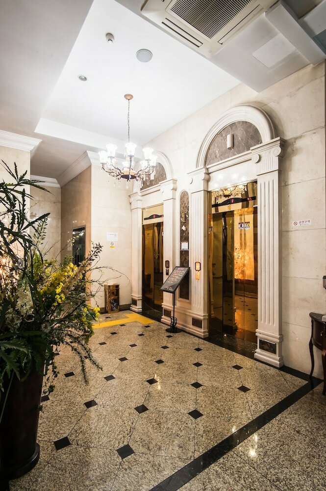 Hotel Aura
