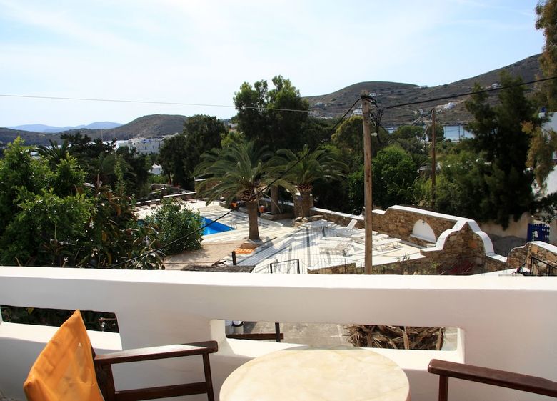Armadoros Hotel / Ios Backpackers