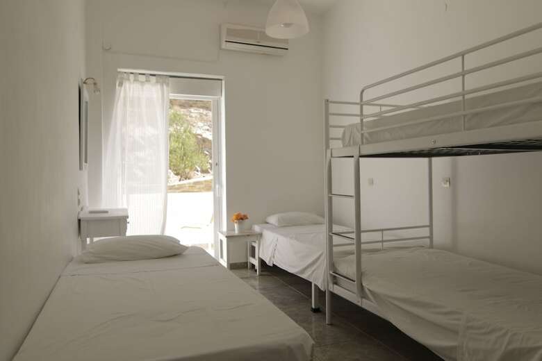 Armadoros Hotel / Ios Backpackers