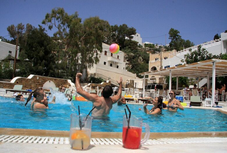 Armadoros Hotel / Ios Backpackers