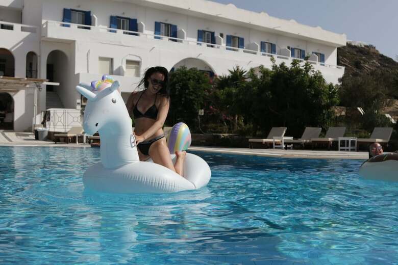 Armadoros Hotel / Ios Backpackers