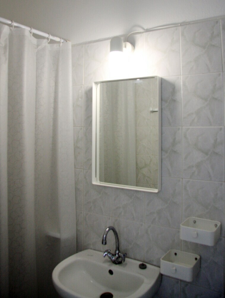 Armadoros Hotel / Ios Backpackers
