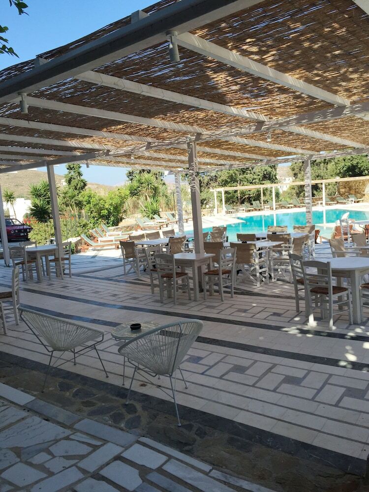 Armadoros Hotel / Ios Backpackers