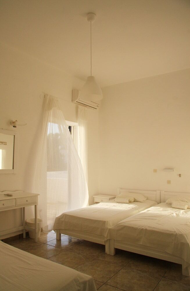 Armadoros Hotel / Ios Backpackers