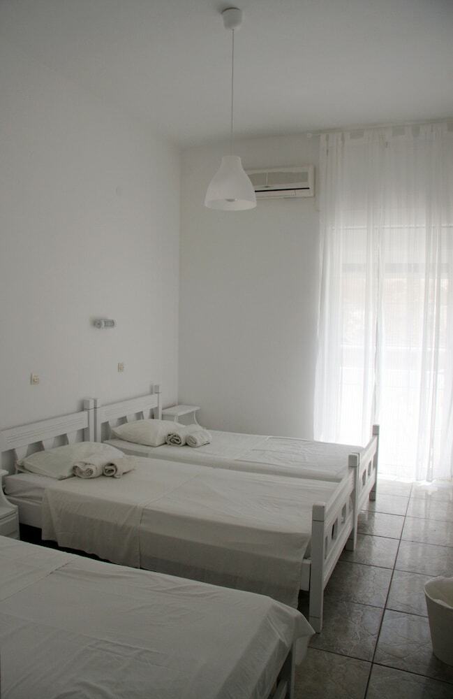 Armadoros Hotel / Ios Backpackers