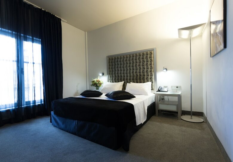 Central Hotel By Zeus International