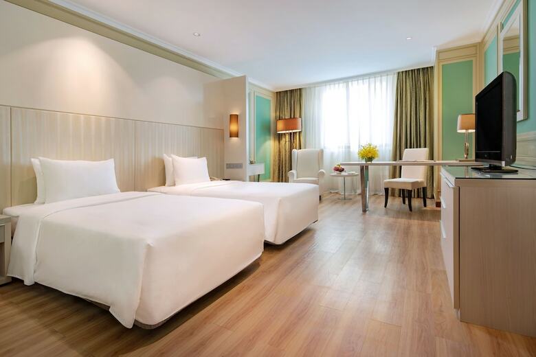Windsor Plaza Hotel
