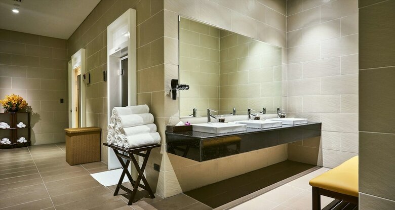 Windsor Plaza Hotel