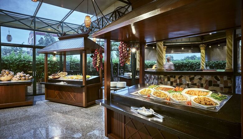 Windsor Plaza Hotel