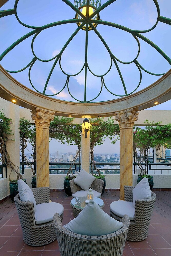 Windsor Plaza Hotel