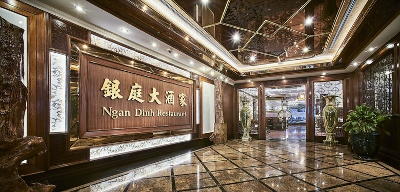 Windsor Plaza Hotel