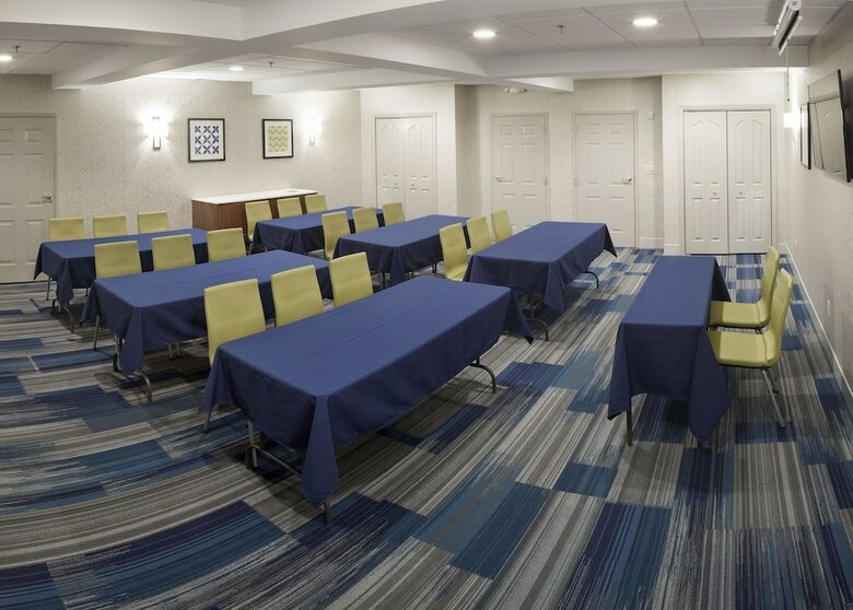 Holiday Inn Express Hotel & Suites White River Junction