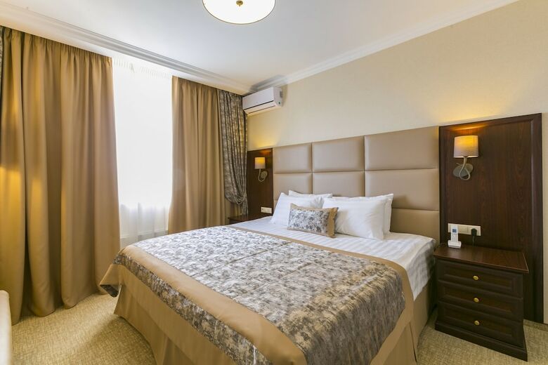 Hotel Salut