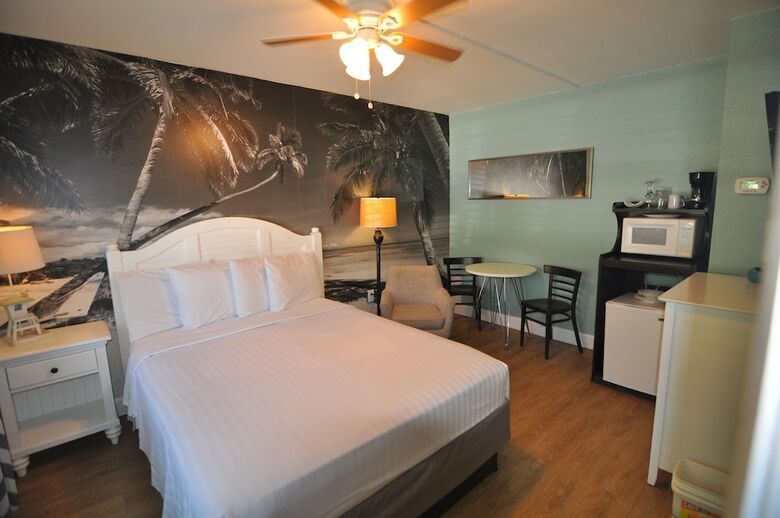 Lido Islander Inn
