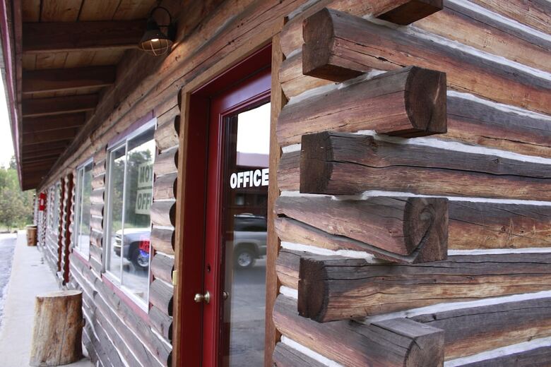 Hotel The Rustic Inn