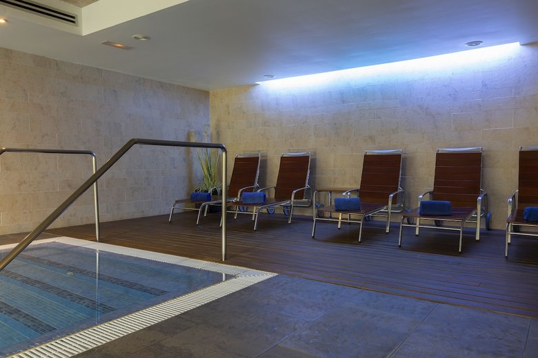 Hotel Aimia