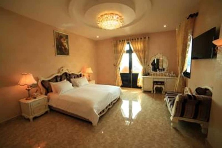 Bezel Hotel
