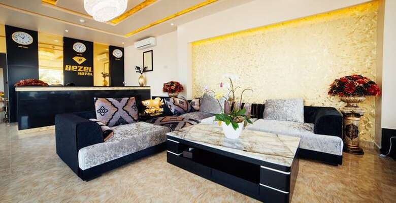 Bezel Hotel