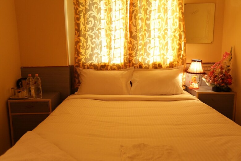 Hotel Ample Inn