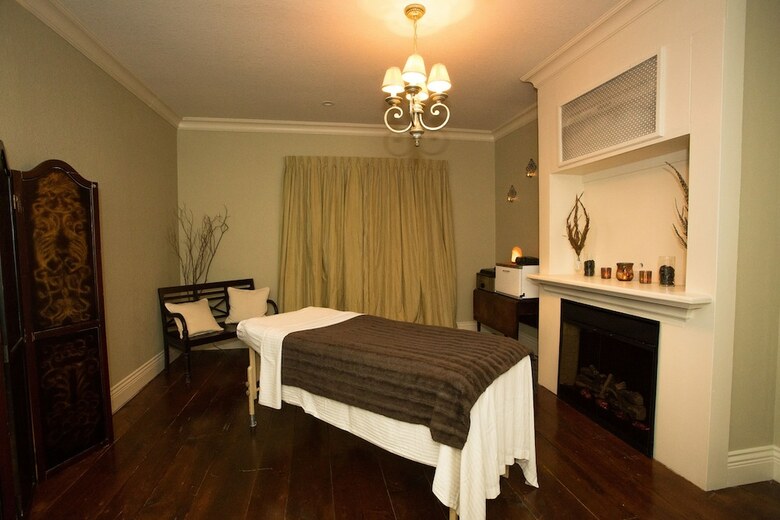 Niagara Crossing Hotel & Spa