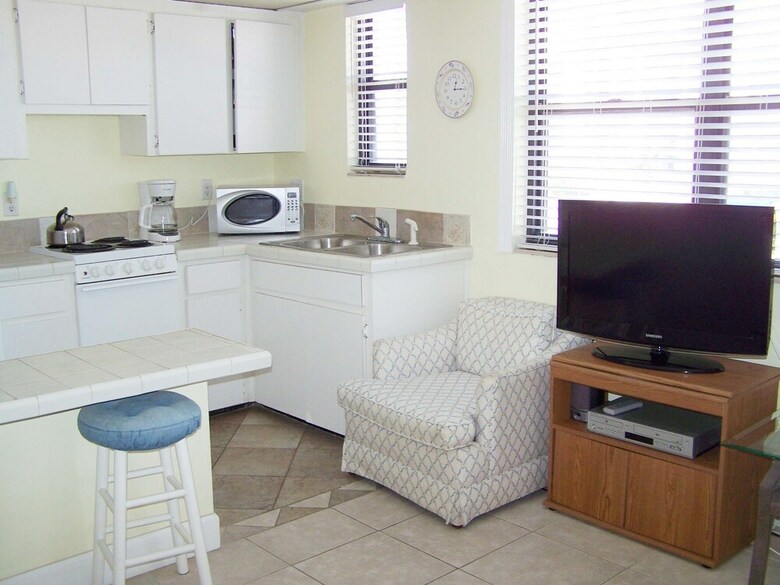 Hotel Gulf Winds Beach Resort
