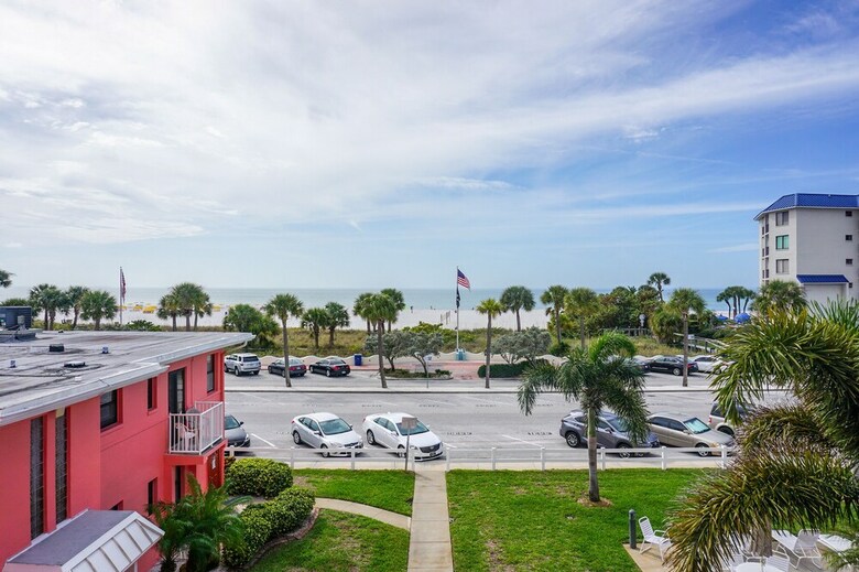 Hotel Gulf Winds Beach Resort