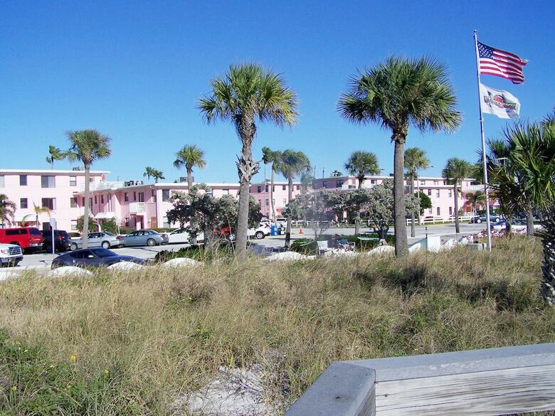 Hotel Gulf Winds Beach Resort