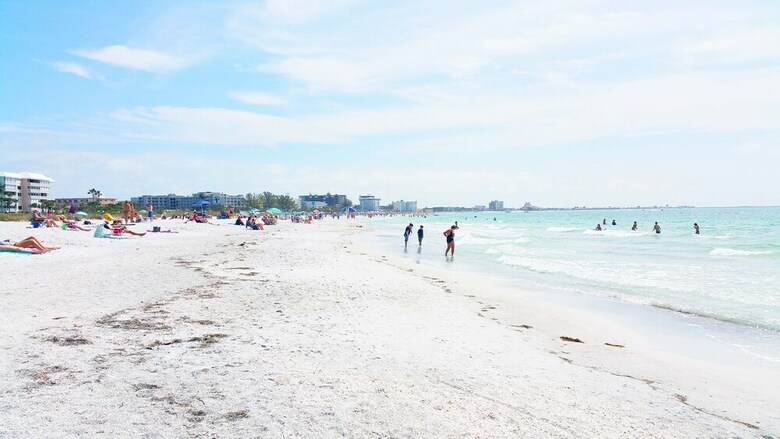 Hotel Gulf Winds Beach Resort