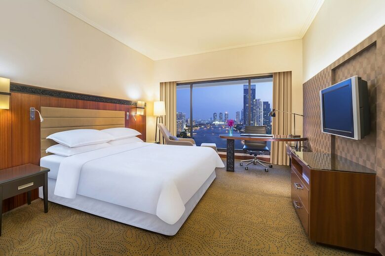 Royal Orchid Sheraton Hotel & Towers