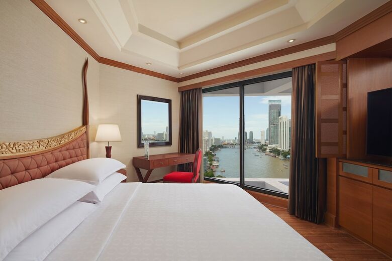 Royal Orchid Sheraton Hotel & Towers
