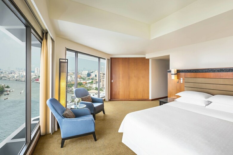 Royal Orchid Sheraton Hotel & Towers