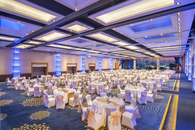 Royal Orchid Sheraton Hotel & Towers