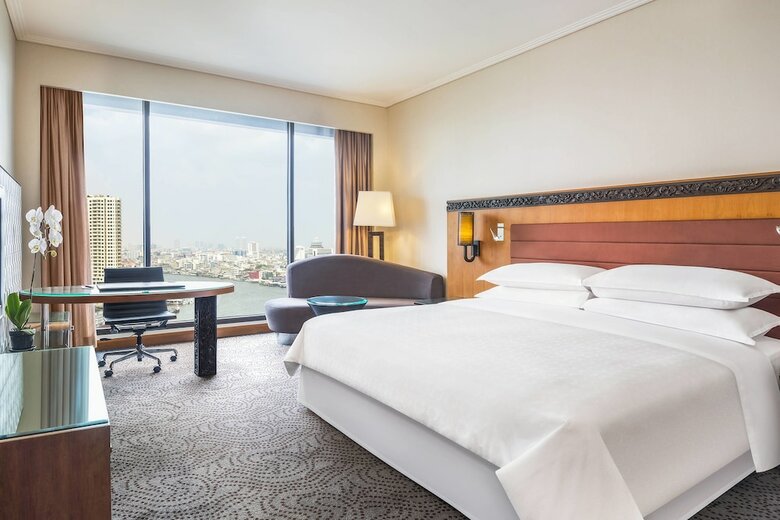 Royal Orchid Sheraton Hotel & Towers
