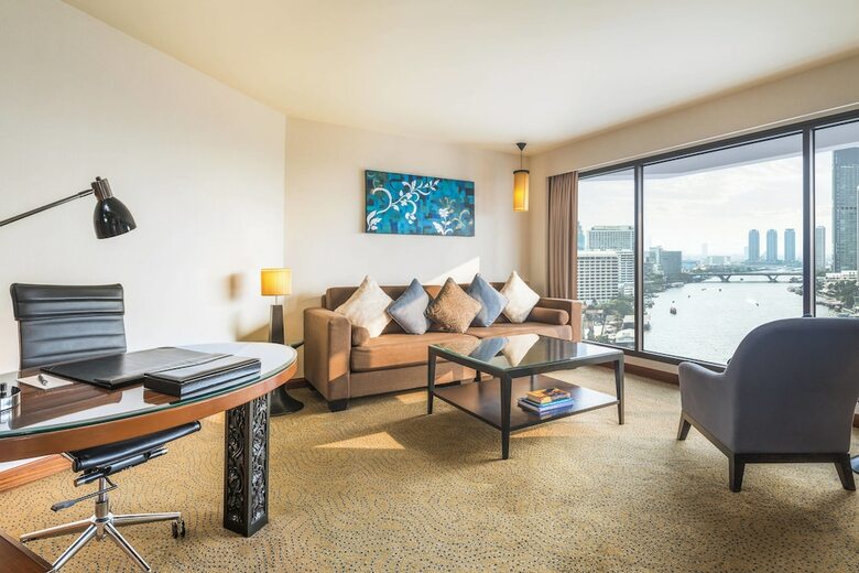 Royal Orchid Sheraton Hotel & Towers
