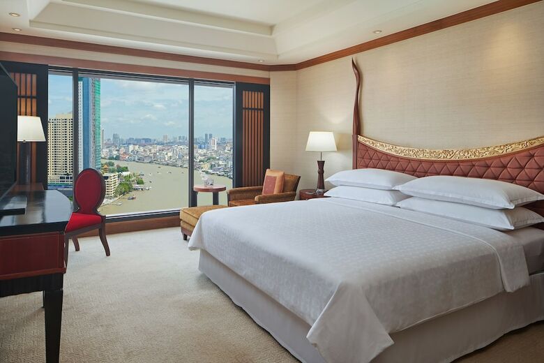 Royal Orchid Sheraton Hotel & Towers