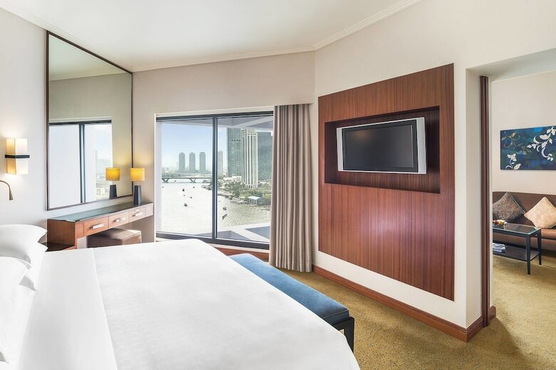 Royal Orchid Sheraton Hotel & Towers
