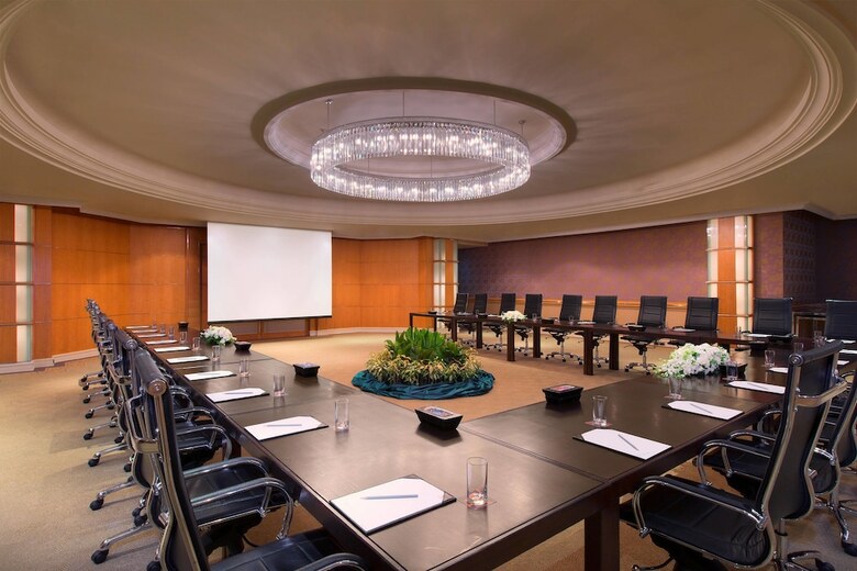 Royal Orchid Sheraton Hotel & Towers