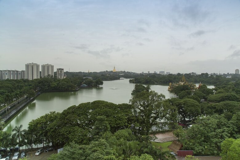 Esperado Lake View Hotel