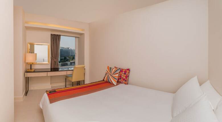 Kowloon Harbourfront Hotel