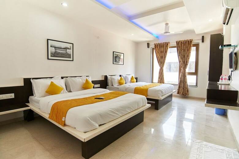 Hotel Sai Bansi