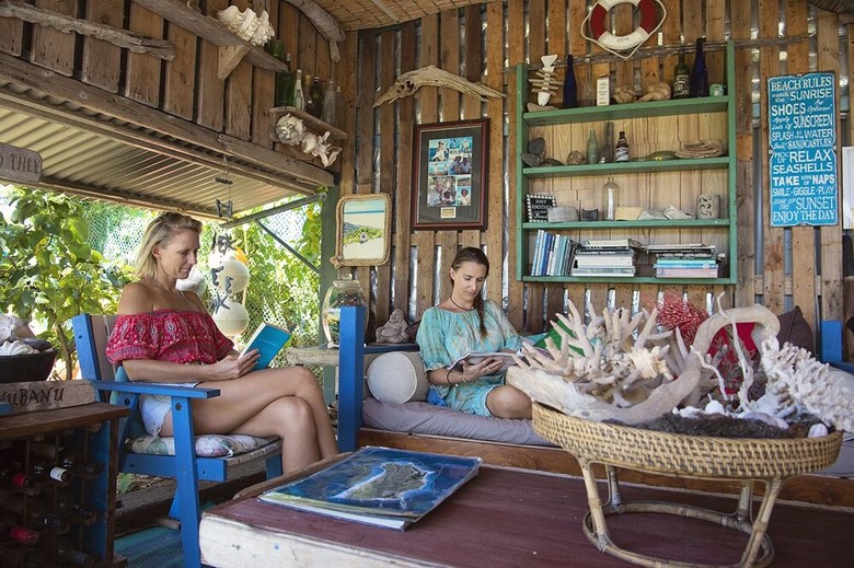 Posada Bremer Island Banubanu Beach Retreat