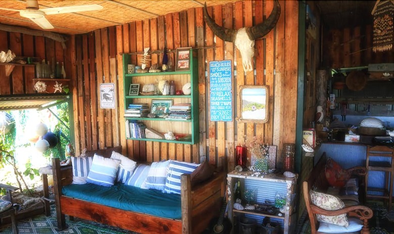 Posada Bremer Island Banubanu Beach Retreat