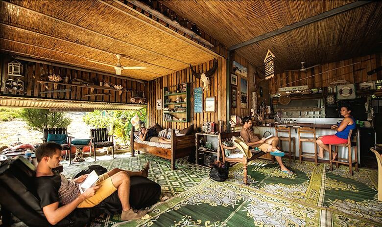 Posada Bremer Island Banubanu Beach Retreat