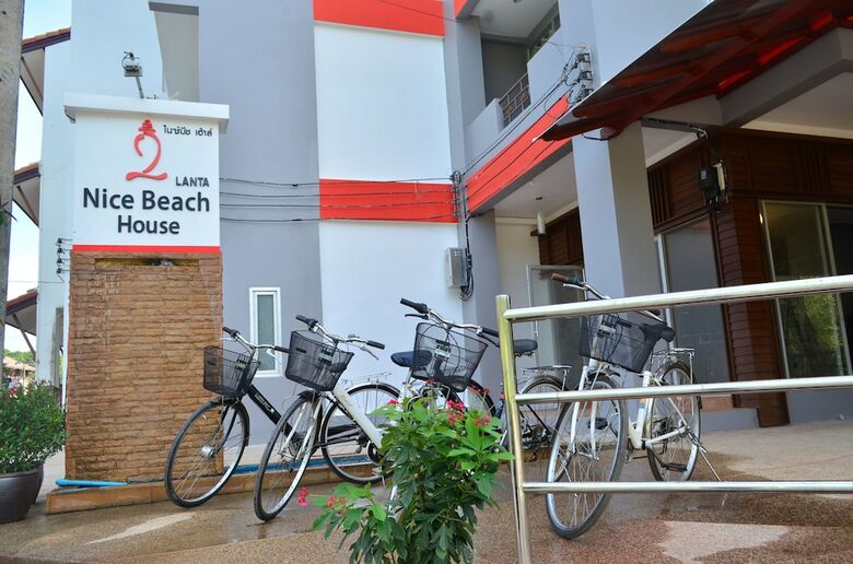 Hotel Lanta Nice Beach House