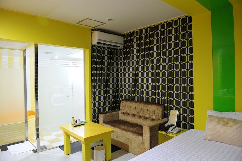 Hotel S Motel