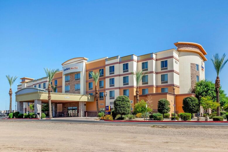 Hotel Comfort Suites Glendale - State Farm Stadium Area